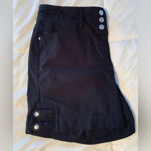 REKUCCI black shorts w silver snaps size 6 women stretchy